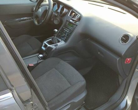 Серый Пежо 5008, объемом двигателя 1.56 л и пробегом 320 тыс. км за 8200 $, фото 3 на Automoto.ua