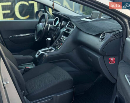 Серый Пежо 5008, объемом двигателя 1.56 л и пробегом 268 тыс. км за 7290 $, фото 19 на Automoto.ua