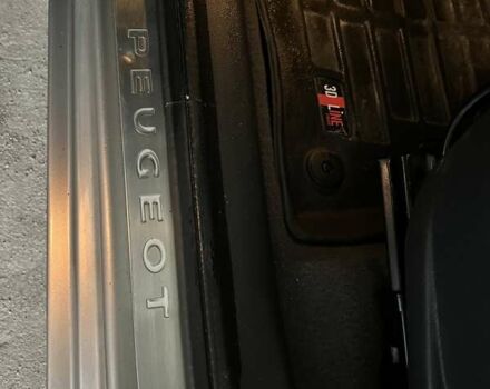Серый Пежо 5008, объемом двигателя 0 л и пробегом 219 тыс. км за 8550 $, фото 2 на Automoto.ua