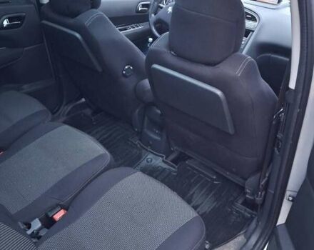 Сірий Пежо 5008, об'ємом двигуна 2 л та пробігом 225 тис. км за 9200 $, фото 12 на Automoto.ua