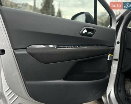 Сірий Пежо 5008, об'ємом двигуна 1.6 л та пробігом 213 тис. км за 6650 $, фото 8 на Automoto.ua