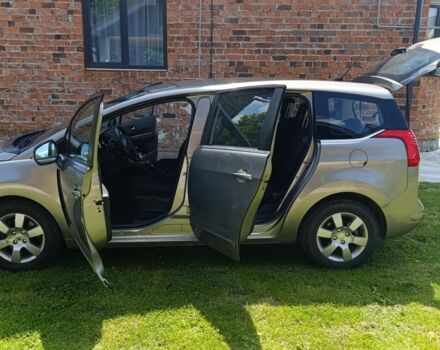 Серый Пежо 5008, объемом двигателя 2 л и пробегом 220 тыс. км за 9300 $, фото 2 на Automoto.ua