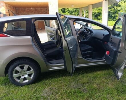 Серый Пежо 5008, объемом двигателя 2 л и пробегом 220 тыс. км за 9300 $, фото 1 на Automoto.ua