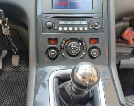 Серый Пежо 5008, объемом двигателя 2 л и пробегом 220 тыс. км за 9300 $, фото 5 на Automoto.ua