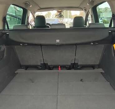 Сірий Пежо 5008, об'ємом двигуна 1.56 л та пробігом 298 тис. км за 10000 $, фото 23 на Automoto.ua