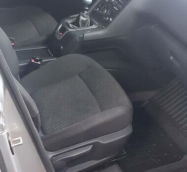 Серый Пежо 5008, объемом двигателя 1.6 л и пробегом 212 тыс. км за 8300 $, фото 7 на Automoto.ua