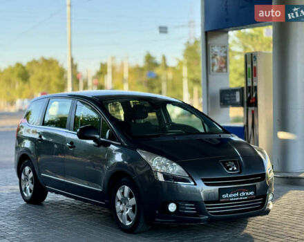 Сірий Пежо 5008, об'ємом двигуна 1.56 л та пробігом 250 тис. км за 7699 $, фото 2 на Automoto.ua