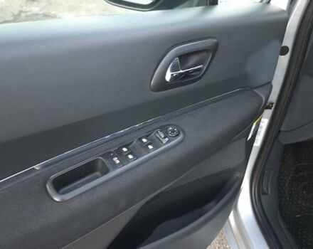 Серый Пежо 5008, объемом двигателя 1.56 л и пробегом 194 тыс. км за 7850 $, фото 5 на Automoto.ua