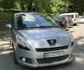 Серый Пежо 5008, объемом двигателя 1.6 л и пробегом 244 тыс. км за 8500 $, фото 1 на Automoto.ua