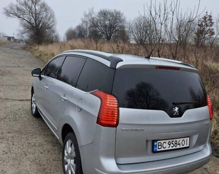 Сірий Пежо 5008, об'ємом двигуна 2 л та пробігом 225 тис. км за 9200 $, фото 4 на Automoto.ua