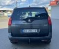 Серый Пежо 5008, объемом двигателя 2 л и пробегом 264 тыс. км за 9899 $, фото 4 на Automoto.ua
