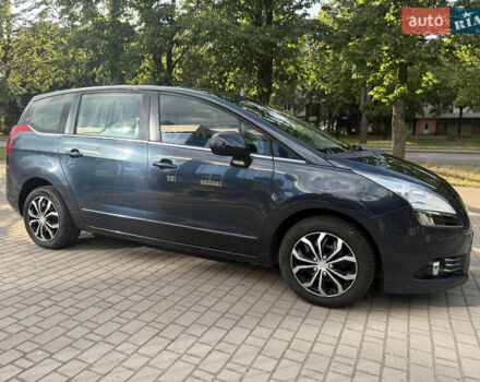 Сірий Пежо 5008, об'ємом двигуна 1.6 л та пробігом 169 тис. км за 6199 $, фото 3 на Automoto.ua