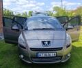 Серый Пежо 5008, объемом двигателя 2 л и пробегом 220 тыс. км за 9300 $, фото 1 на Automoto.ua