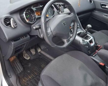 Сірий Пежо 5008, об'ємом двигуна 2 л та пробігом 225 тис. км за 9200 $, фото 1 на Automoto.ua