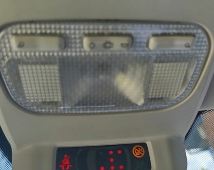 Серый Пежо 5008, объемом двигателя 2 л и пробегом 220 тыс. км за 9300 $, фото 4 на Automoto.ua