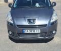 Серый Пежо 5008, объемом двигателя 2 л и пробегом 201 тыс. км за 8300 $, фото 1 на Automoto.ua
