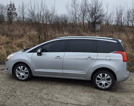 Сірий Пежо 5008, об'ємом двигуна 2 л та пробігом 225 тис. км за 9200 $, фото 7 на Automoto.ua