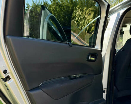 Сірий Пежо 5008, об'ємом двигуна 1.56 л та пробігом 258 тис. км за 8700 $, фото 9 на Automoto.ua