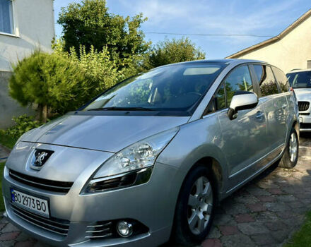 Сірий Пежо 5008, об'ємом двигуна 1.56 л та пробігом 258 тис. км за 8700 $, фото 4 на Automoto.ua