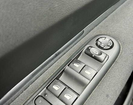 Сірий Пежо 5008, об'ємом двигуна 1.6 л та пробігом 254 тис. км за 8000 $, фото 23 на Automoto.ua