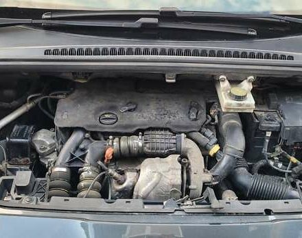 Сірий Пежо 5008, об'ємом двигуна 1.6 л та пробігом 244 тис. км за 9500 $, фото 2 на Automoto.ua
