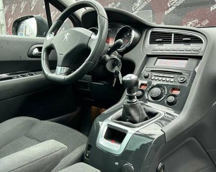 Сірий Пежо 5008, об'ємом двигуна 1.6 л та пробігом 254 тис. км за 8000 $, фото 33 на Automoto.ua