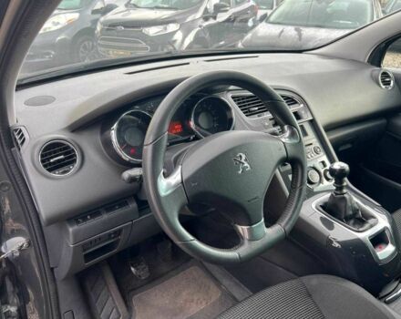 Серый Пежо 5008, объемом двигателя 1.6 л и пробегом 202 тыс. км за 10699 $, фото 13 на Automoto.ua