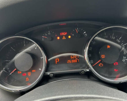 Сірий Пежо 5008, об'ємом двигуна 1.56 л та пробігом 263 тис. км за 11200 $, фото 31 на Automoto.ua