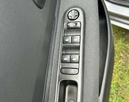 Сірий Пежо 5008, об'ємом двигуна 1.56 л та пробігом 263 тис. км за 11200 $, фото 33 на Automoto.ua