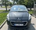 Серый Пежо 5008, объемом двигателя 1.6 л и пробегом 267 тыс. км за 9999 $, фото 1 на Automoto.ua