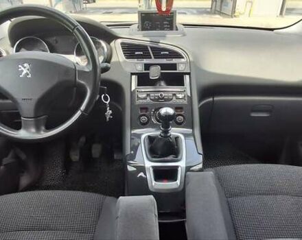 Сірий Пежо 5008, об'ємом двигуна 1.6 л та пробігом 262 тис. км за 13200 $, фото 19 на Automoto.ua