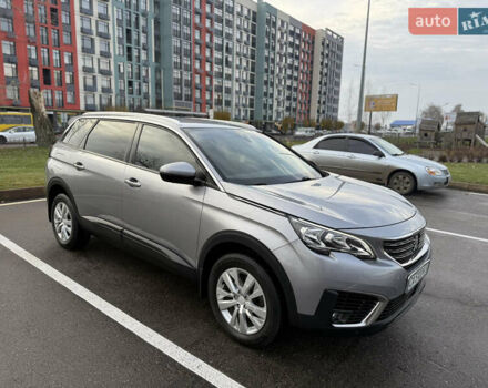 Серый Пежо 5008, объемом двигателя 1.56 л и пробегом 224 тыс. км за 16500 $, фото 1 на Automoto.ua