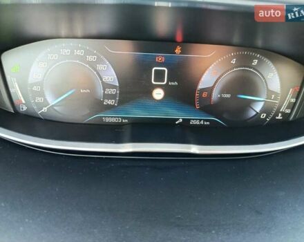 Серый Пежо 5008, объемом двигателя 2 л и пробегом 199 тыс. км за 20000 $, фото 2 на Automoto.ua