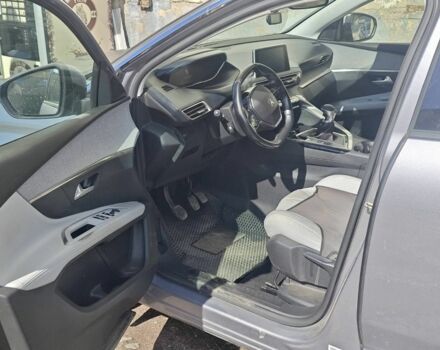 Серый Пежо 5008, объемом двигателя 1.5 л и пробегом 130 тыс. км за 16400 $, фото 1 на Automoto.ua