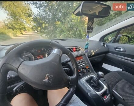 Сірий Пежо 5008, об'ємом двигуна 2 л та пробігом 221 тис. км за 8700 $, фото 3 на Automoto.ua