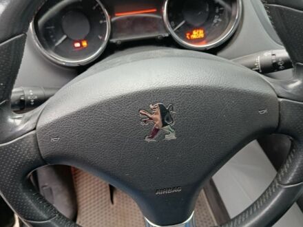 Серый Пежо 5008, объемом двигателя 1.6 л и пробегом 196 тыс. км за 5900 $, фото 1 на Automoto.ua