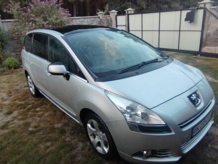 Серый Пежо 5008, объемом двигателя 1.6 л и пробегом 216 тыс. км за 7300 $, фото 1 на Automoto.ua