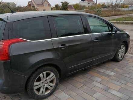 Серый Пежо 5008, объемом двигателя 1.6 л и пробегом 196 тыс. км за 5300 $, фото 1 на Automoto.ua