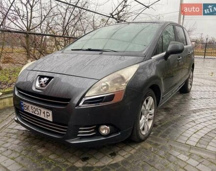 Серый Пежо 5008, объемом двигателя 1.56 л и пробегом 210 тыс. км за 8900 $, фото 1 на Automoto.ua