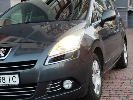 Серый Пежо 5008, объемом двигателя 1.6 л и пробегом 217 тыс. км за 6650 $, фото 1 на Automoto.ua