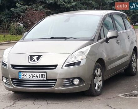 Сірий Пежо 5008, об'ємом двигуна 1.56 л та пробігом 336 тис. км за 7500 $, фото 1 на Automoto.ua