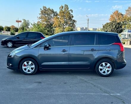 Серый Пежо 5008, объемом двигателя 1.6 л и пробегом 215 тыс. км за 7000 $, фото 1 на Automoto.ua