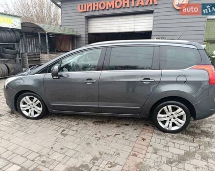 Серый Пежо 5008, объемом двигателя 1.6 л и пробегом 143 тыс. км за 8400 $, фото 1 на Automoto.ua