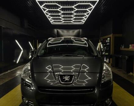 Серый Пежо 5008, объемом двигателя 2 л и пробегом 258 тыс. км за 9700 $, фото 1 на Automoto.ua