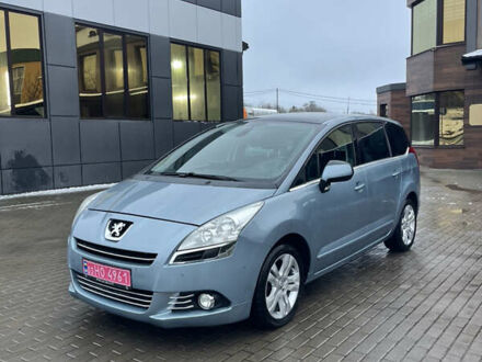 Серый Пежо 5008, объемом двигателя 1.6 л и пробегом 188 тыс. км за 6999 $, фото 1 на Automoto.ua