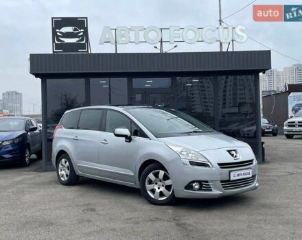 Серый Пежо 5008, объемом двигателя 2 л и пробегом 302 тыс. км за 8990 $, фото 1 на Automoto.ua