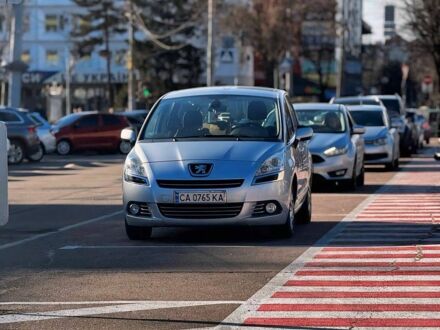 Сірий Пежо 5008, об'ємом двигуна 0.16 л та пробігом 231 тис. км за 8710 $, фото 1 на Automoto.ua