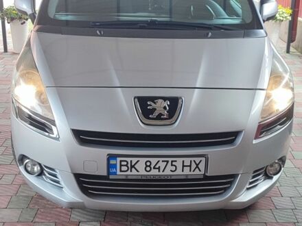 Пежо 5008 2012 у Сарнах на Automoto.ua Сірий Пежо 5008, об'ємом двигуна 1.6 л та пробігом 320 тис. км за 8100 $, фото 1 на Automoto.ua