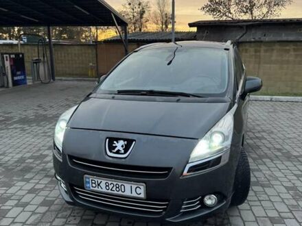 Серый Пежо 5008, объемом двигателя 2 л и пробегом 353 тыс. км за 8900 $, фото 1 на Automoto.ua