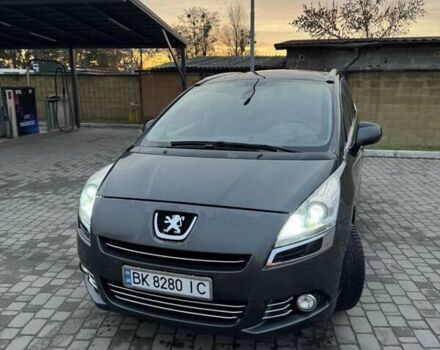 Серый Пежо 5008, объемом двигателя 2 л и пробегом 353 тыс. км за 8900 $, фото 1 на Automoto.ua